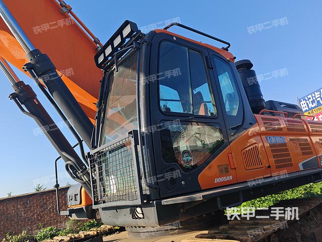 驾驶室整体（整机外观）