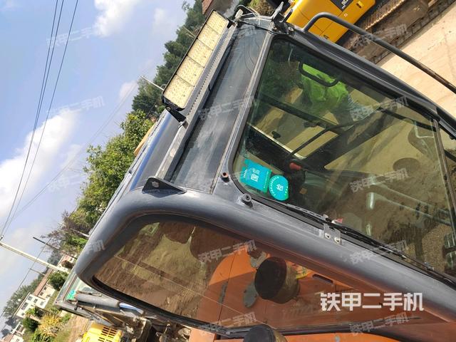 驾驶室顶部（整机外观）