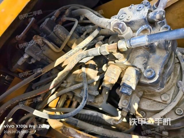 回转马达和主控阀（整机外观）