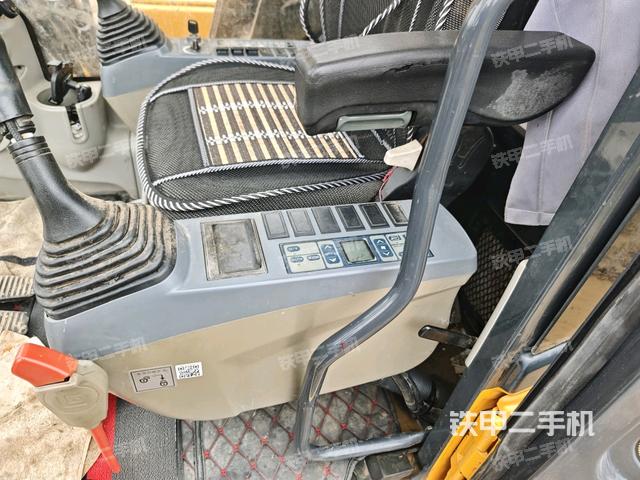 后窗玻璃角标（驾驶室部分）