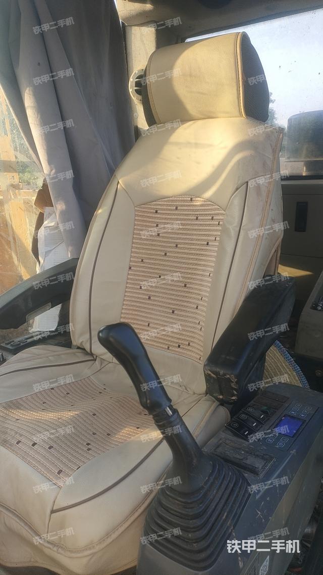 驾驶室整体（整机外观）