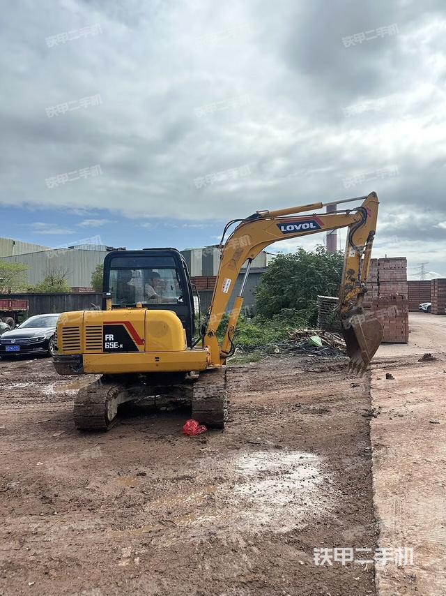 轉(zhuǎn)盤和下車架正前（工作和回轉(zhuǎn)裝置）