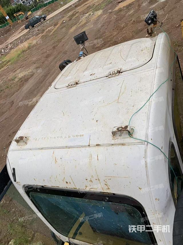 駕駛室頂部（整機外觀）