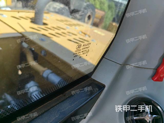 后窗玻璃角标（驾驶室部分）