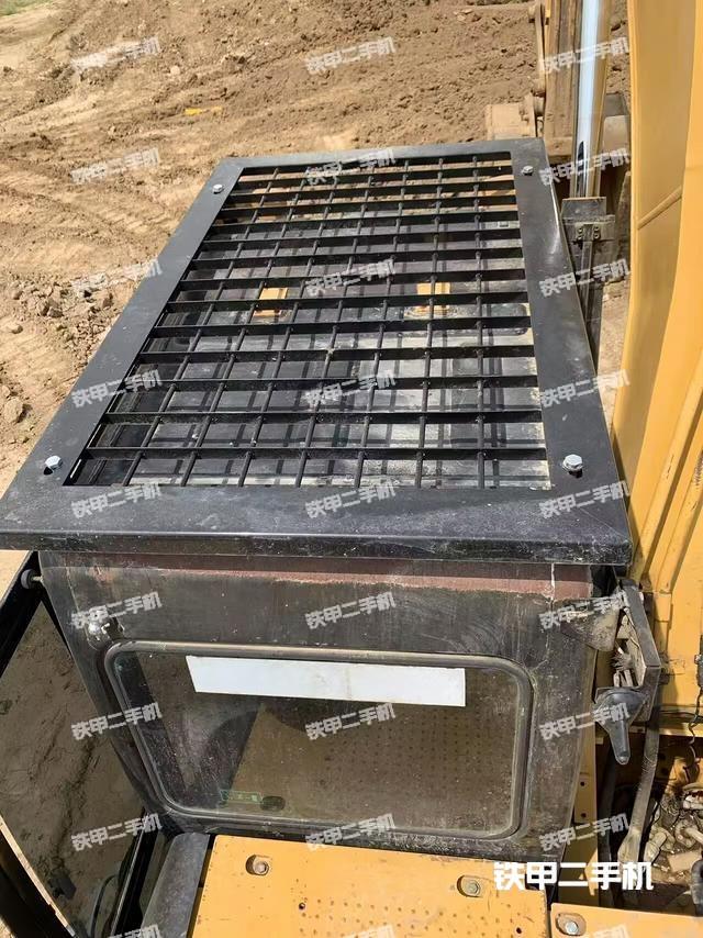 驾驶室顶部（整机外观）