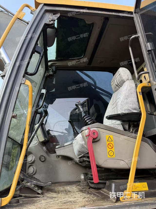 驾驶室整体（整机外观）