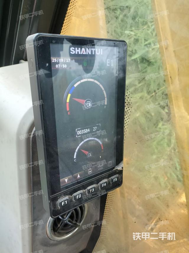 驾驶室整体（整机外观）