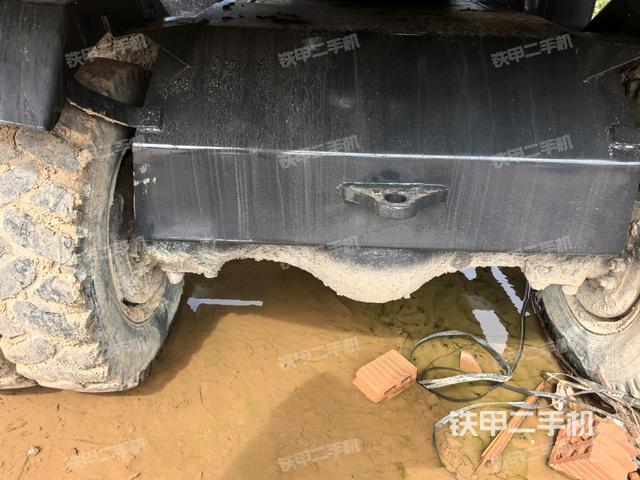 转盘和下车架正前（工作和回转装置）