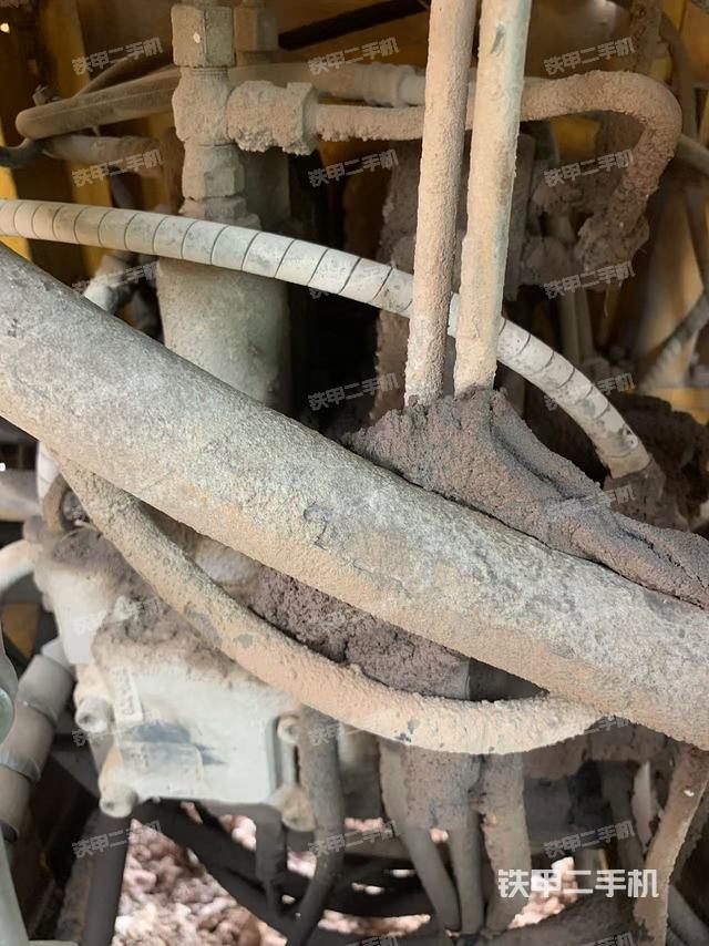 回转马达和主控阀（整机外观）