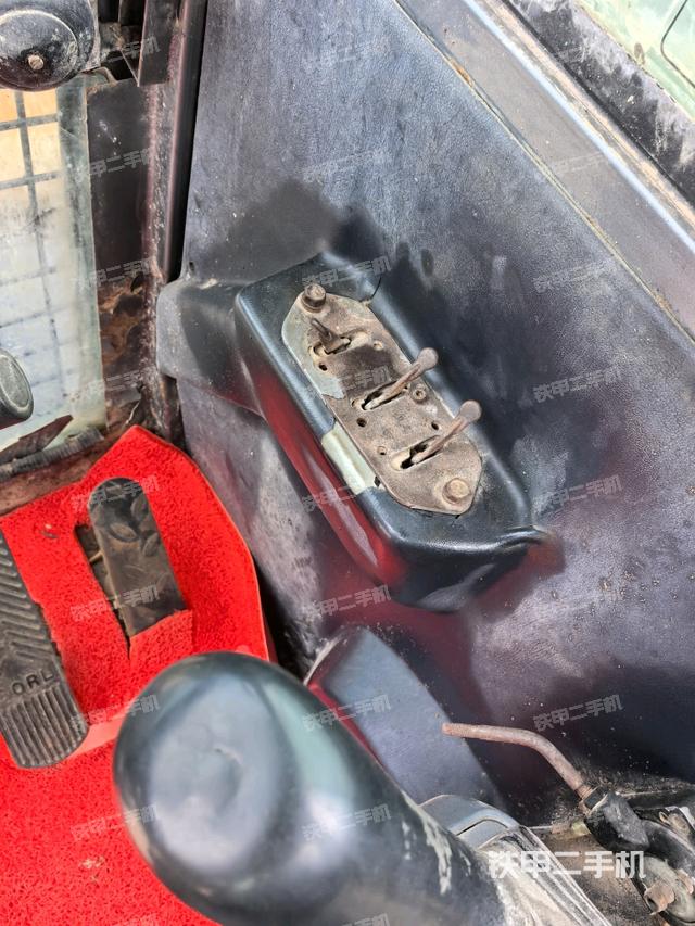 座椅左侧控制台/音响/含左手柄（驾驶室部分）