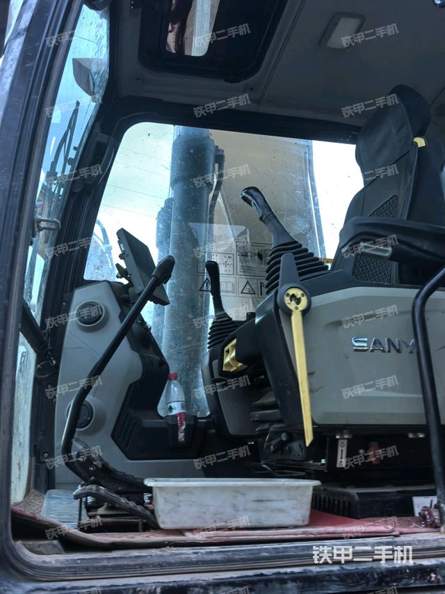 后窗玻璃角標(biāo)（駕駛室部分）