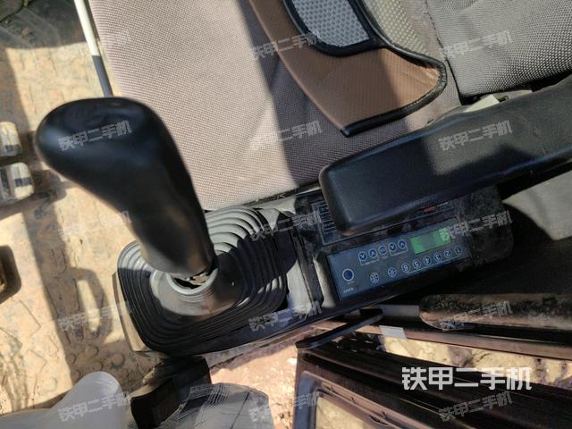 座椅右侧控制台/钥匙门/油门/含右手柄（驾驶室部分）