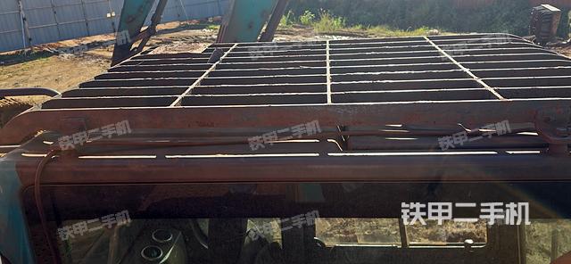 驾驶室顶部（整机外观）