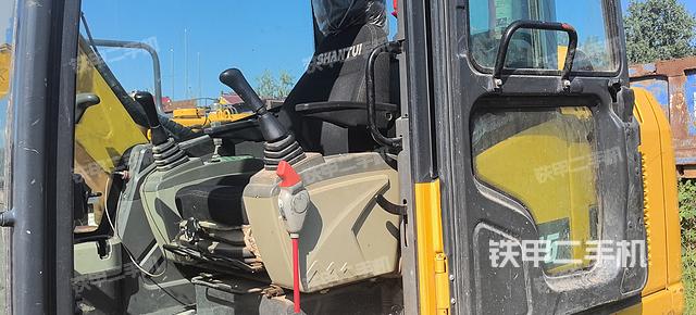 驾驶室整体（整机外观）