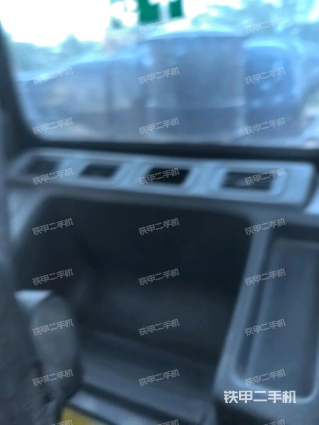 后窗玻璃角标（驾驶室部分）