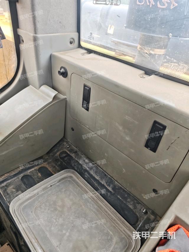 座椅后部（驾驶室部分）