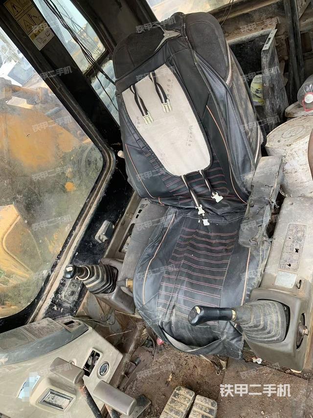 駕駛室整體（整機外觀）