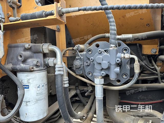 液压泵舱室正面整体（整机外观）