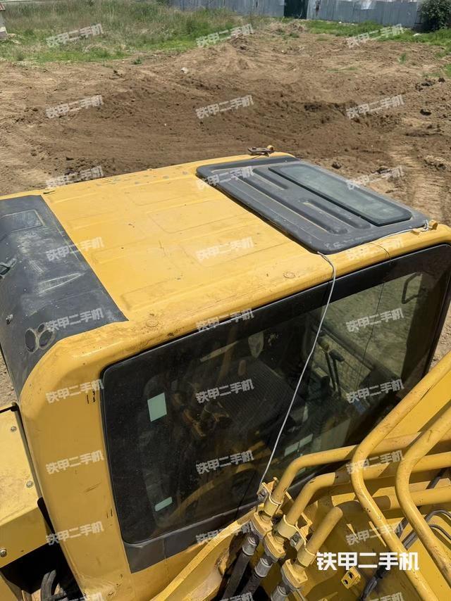 驾驶室顶部（整机外观）