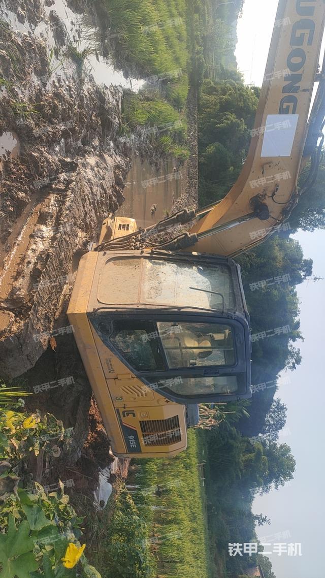 驾驶室顶部（整机外观）