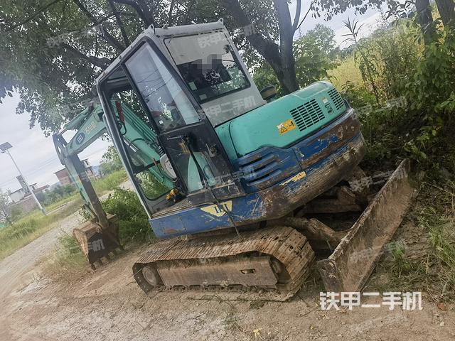 駕駛室頂部（整機(jī)外觀）