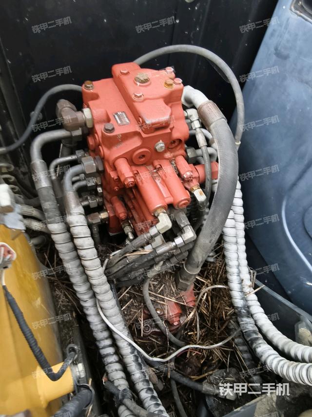 回转马达和主控阀（整机外观）