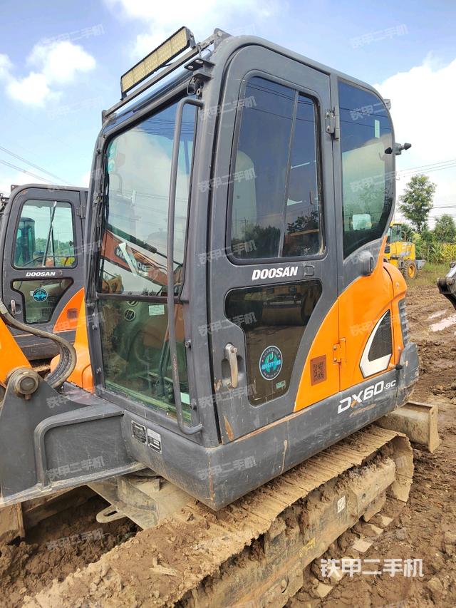 驾驶室整体（整机外观）