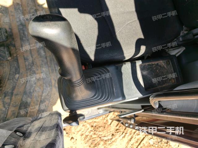 座椅右侧控制台/钥匙门/油门/含右手柄（驾驶室部分）