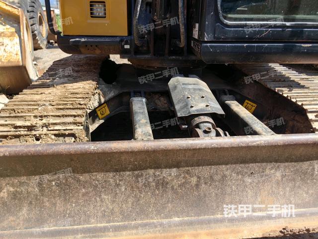 转盘和下车架正前（工作和回转装置）