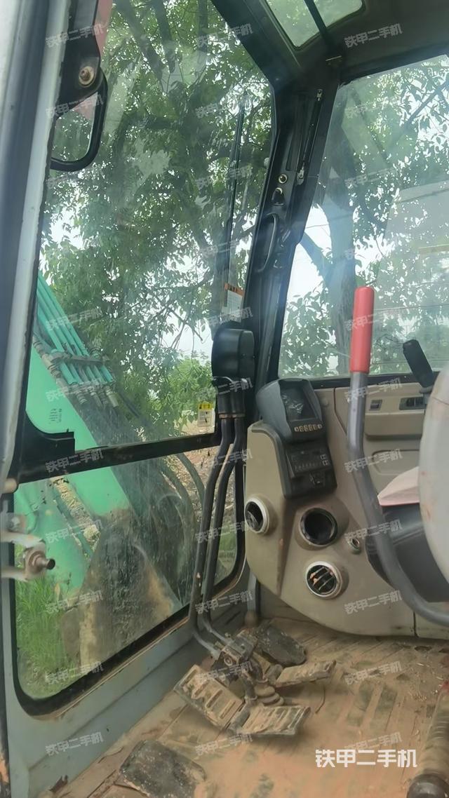 駕駛室整體（整機(jī)外觀）