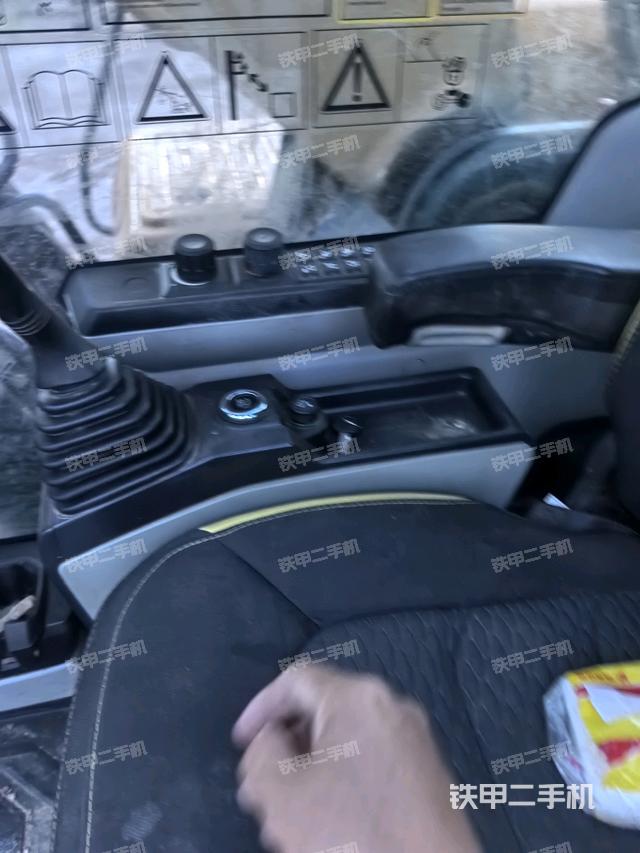 后窗玻璃角标（驾驶室部分）