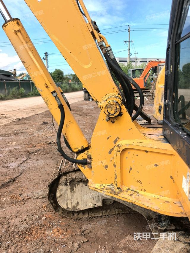 大臂根部?斜（工作和回轉(zhuǎn)裝置）