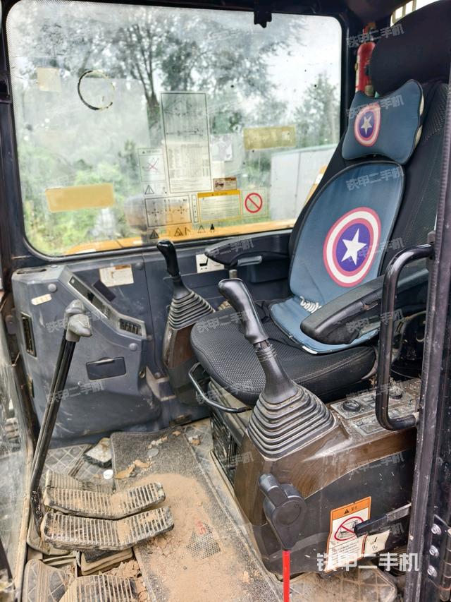 驾驶室整体（整机外观）