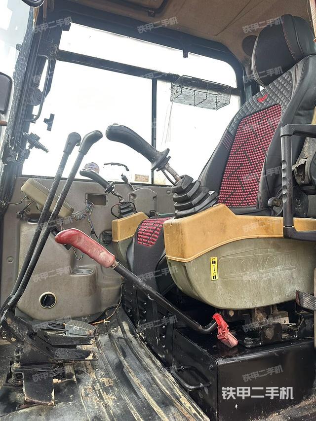 座椅右側(cè)控制臺/鑰匙門/油門/含右手柄（駕駛室部分）