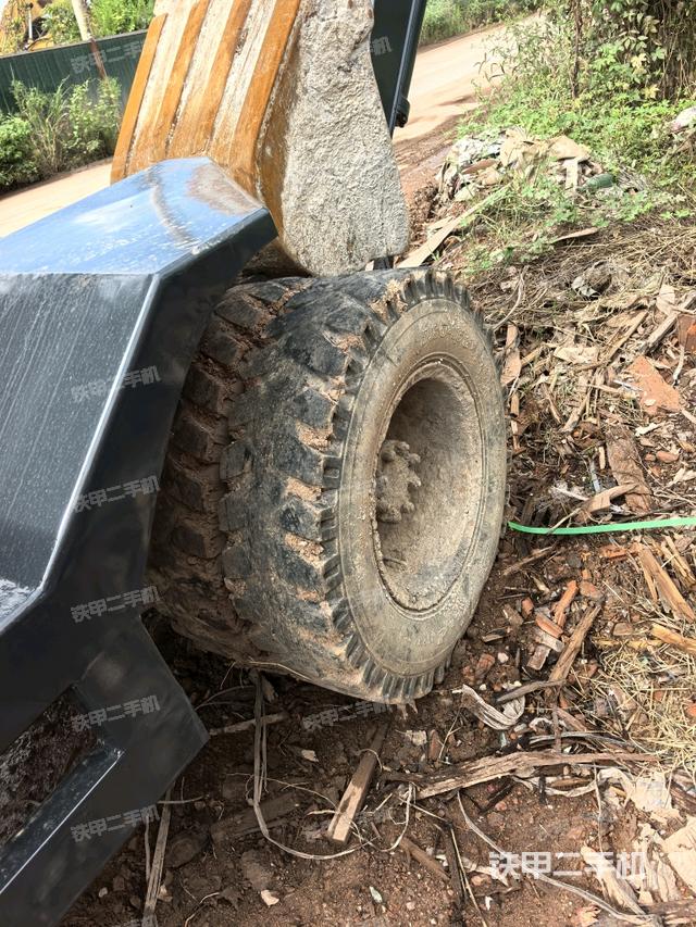 右驱动轮（行走机构）