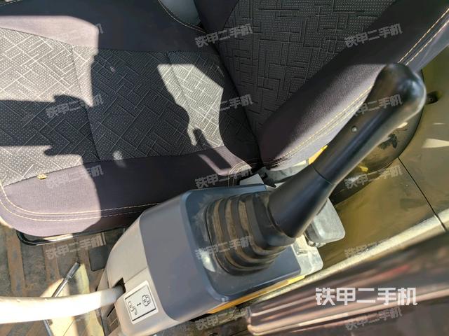 座椅右侧控制台/钥匙门/油门/含右手柄（驾驶室部分）