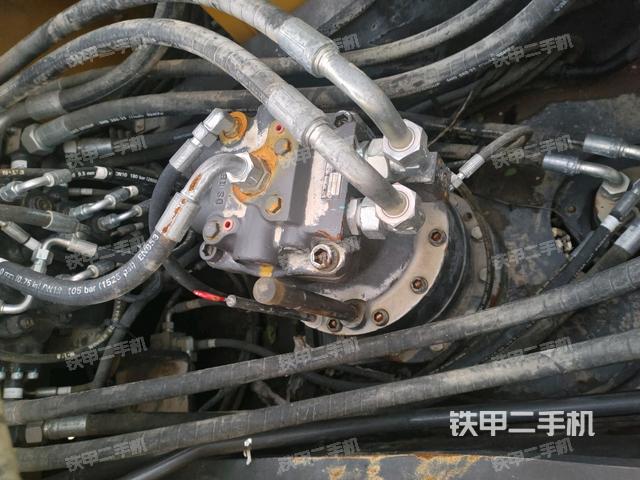 回转马达和主控阀（整机外观）