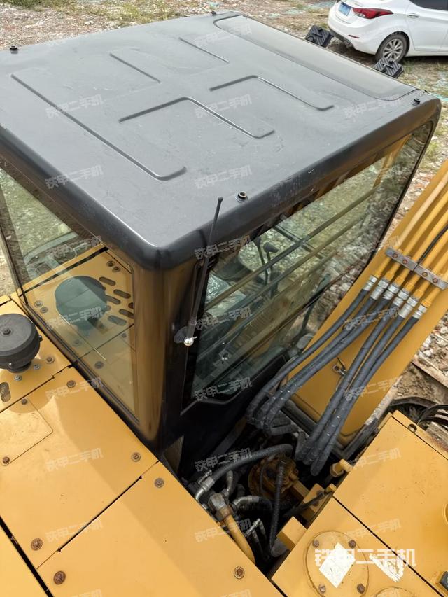 驾驶室顶部（整机外观）