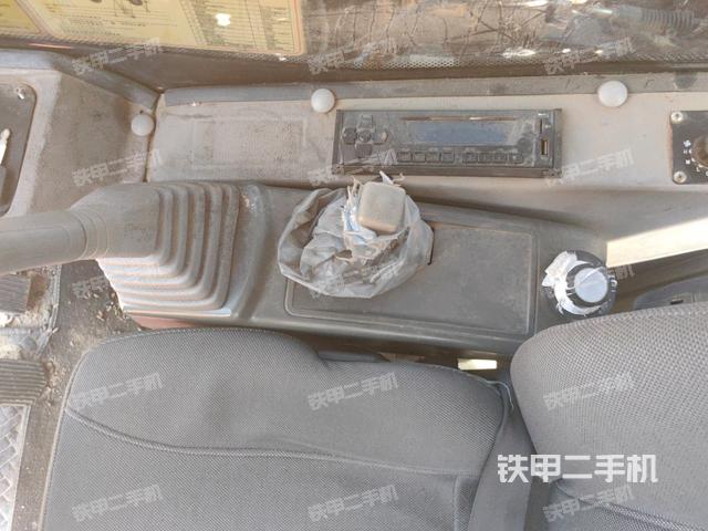 座椅左侧控制台/音响/含左手柄（驾驶室部分）