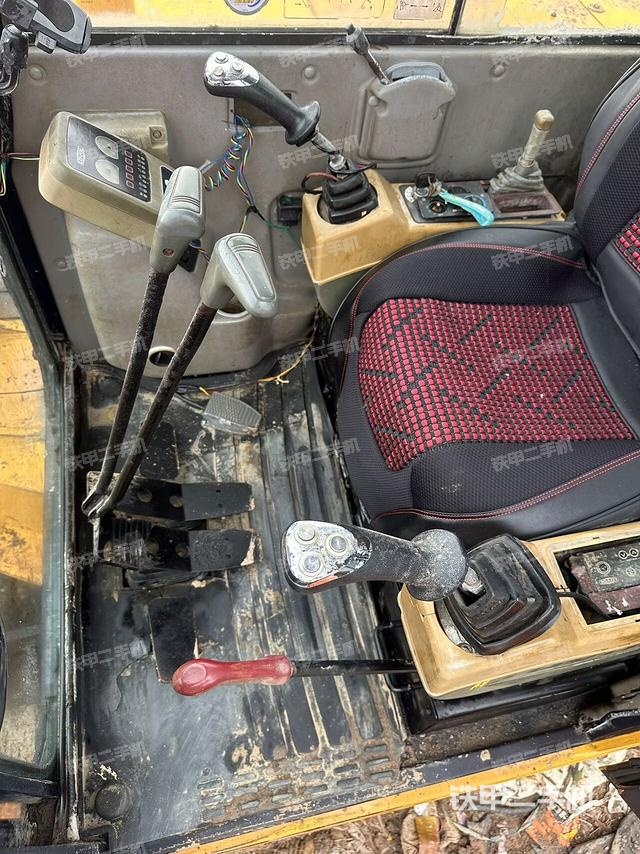 座椅左側(cè)控制臺/音響/含左手柄（駕駛室部分）