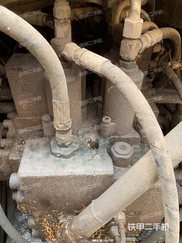 回轉(zhuǎn)馬達和主控閥（整機外觀）