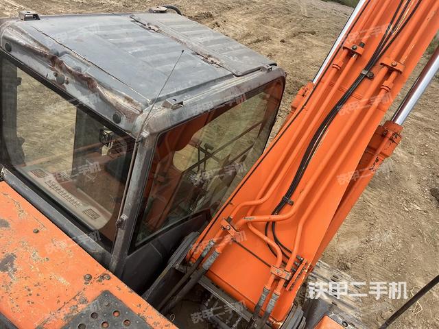 驾驶室顶部（整机外观）