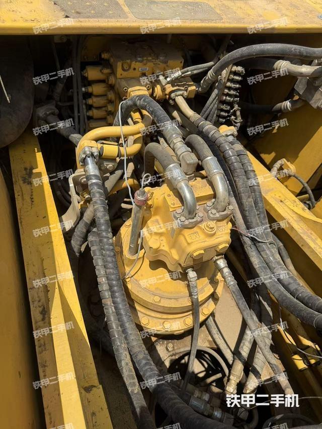 回转马达和主控阀（整机外观）