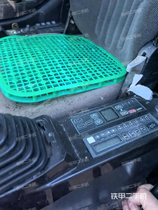 座椅右侧控制台/钥匙门/油门/含右手柄（驾驶室部分）