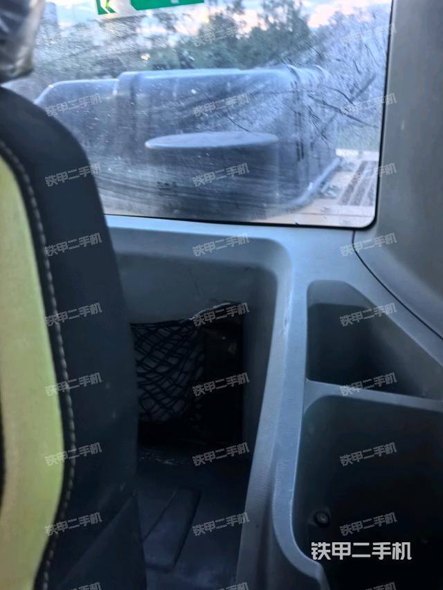 座椅左侧控制台/音响/含左手柄（驾驶室部分）