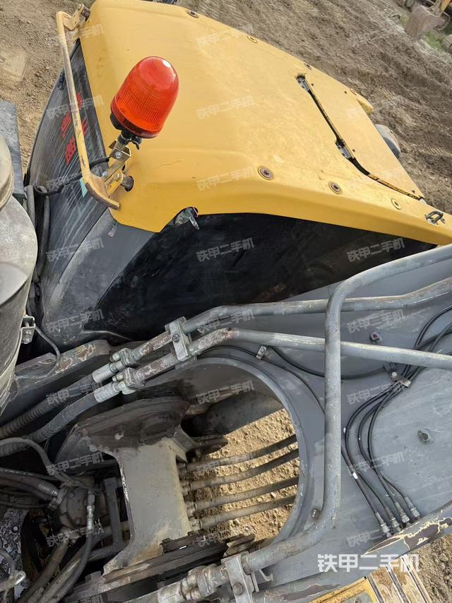 驾驶室顶部（整机外观）