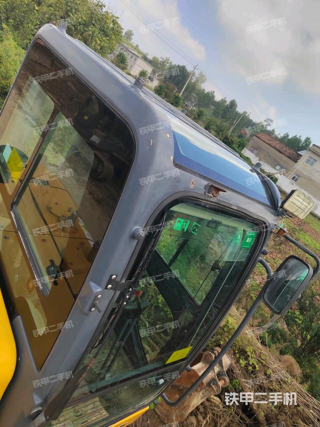 驾驶室顶部（整机外观）