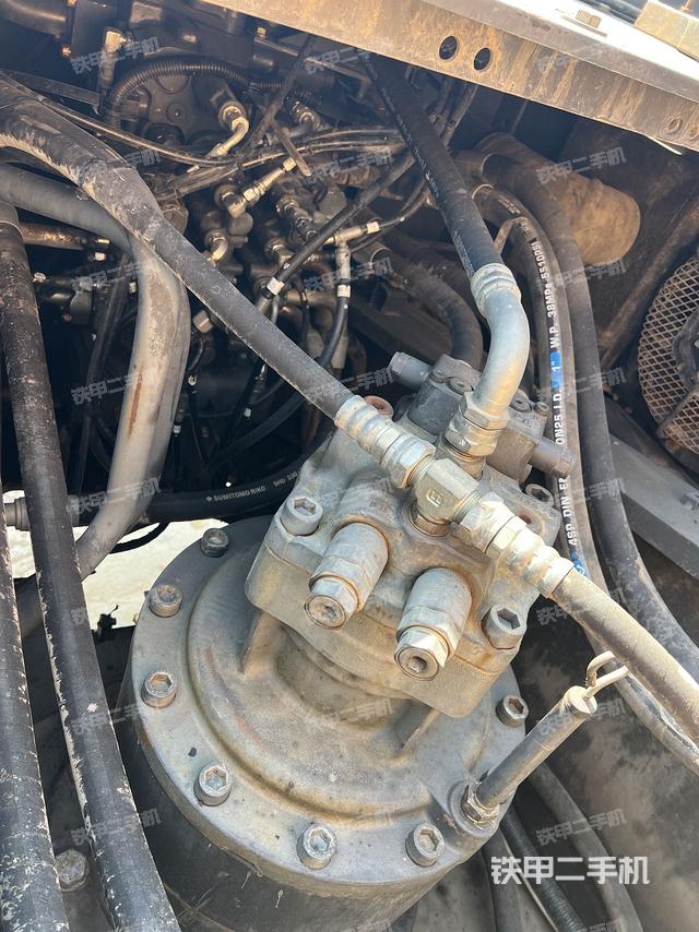 回转马达和主控阀（整机外观）