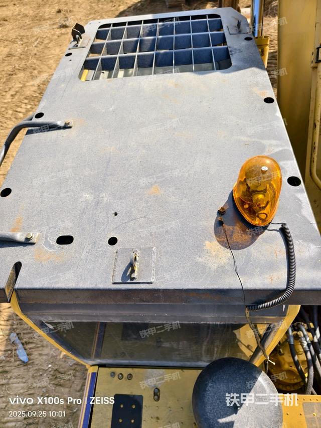 驾驶室顶部（整机外观）