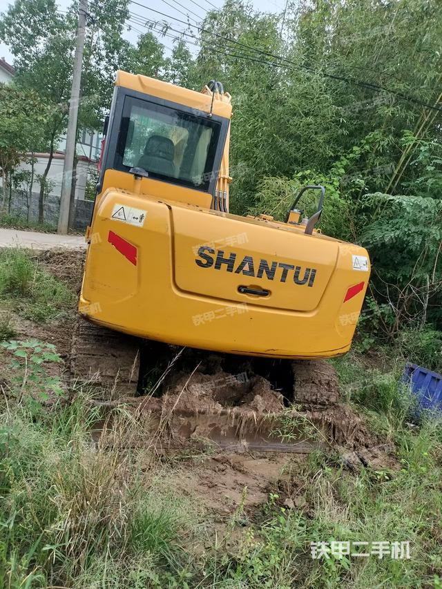 驾驶室顶部（整机外观）